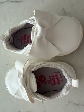 Stride Rite White Bow Baby Walker Sneakers